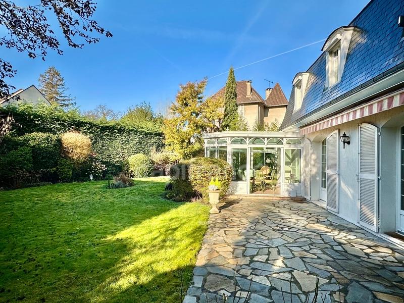 Maison bourgeoise - 225 m² - 9 pièces