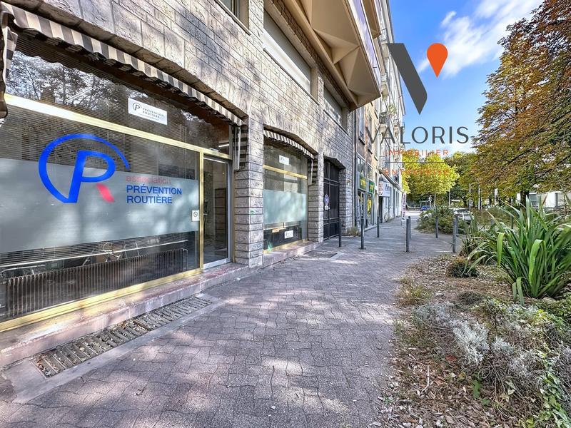 Local commercial - 97 m² - 3 pièces
