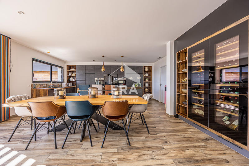 Maison - 202 m² - 6 pièces