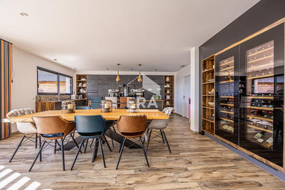 Maison - 202 m² - 6 pièces