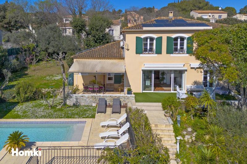 Maison - 180 m² - 6 pièces