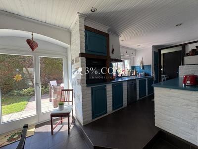 Demeure - 328 m² - 7 pièces