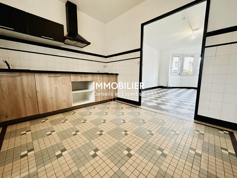 Maison - 183 m² - 9 pièces