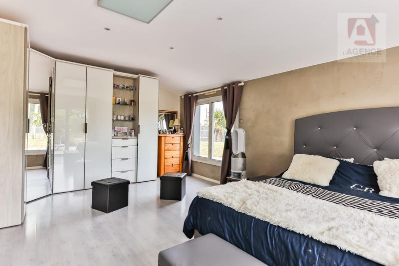 Maison - 402 m² - 8 pièces