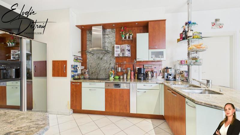 Appartement - 188 m² - 6 pièces