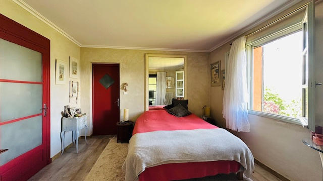 Propriété - 220 m² - 9 pièces