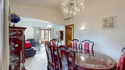 Maison - 220 m² - 6 pièces