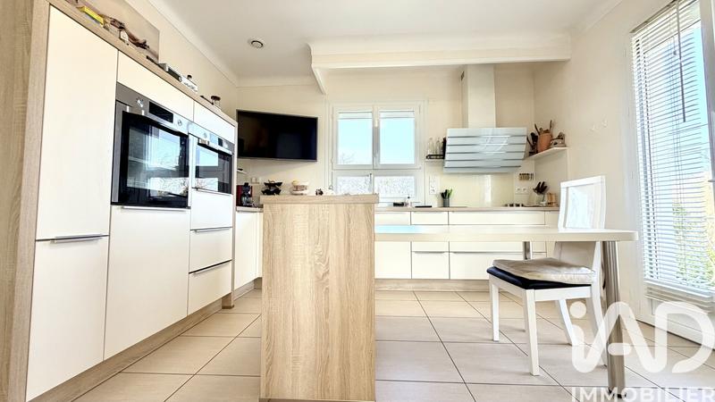 Maison - 199 m² - 8 pièces