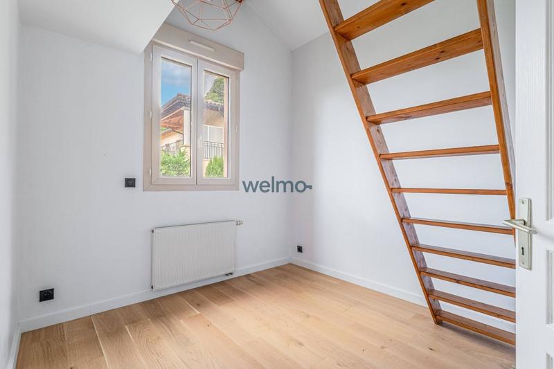 Maison - 245 m² - 8 pièces