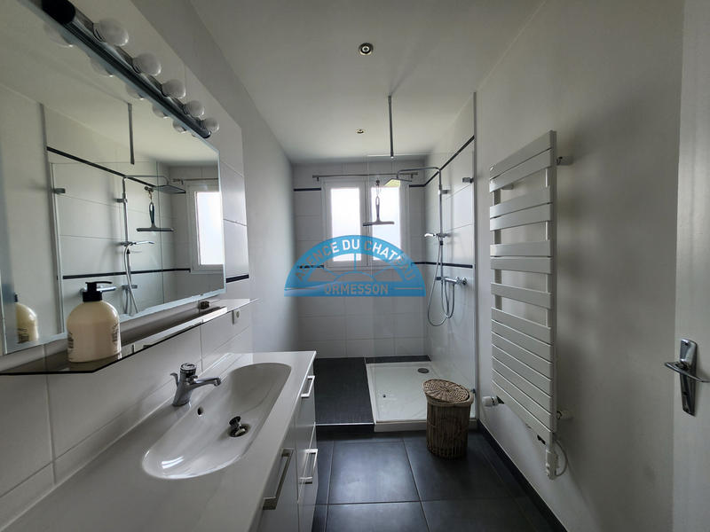 Maison - 180 m² - 8 pièces