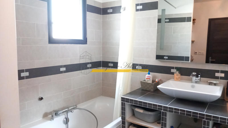 Maison - 201 m² - 7 pièces