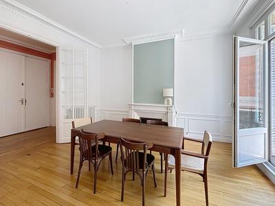 Appartement bourgeois - 113 m² - 4 pièces