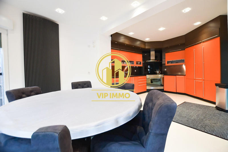 Maison - 241 m² - 6 pièces