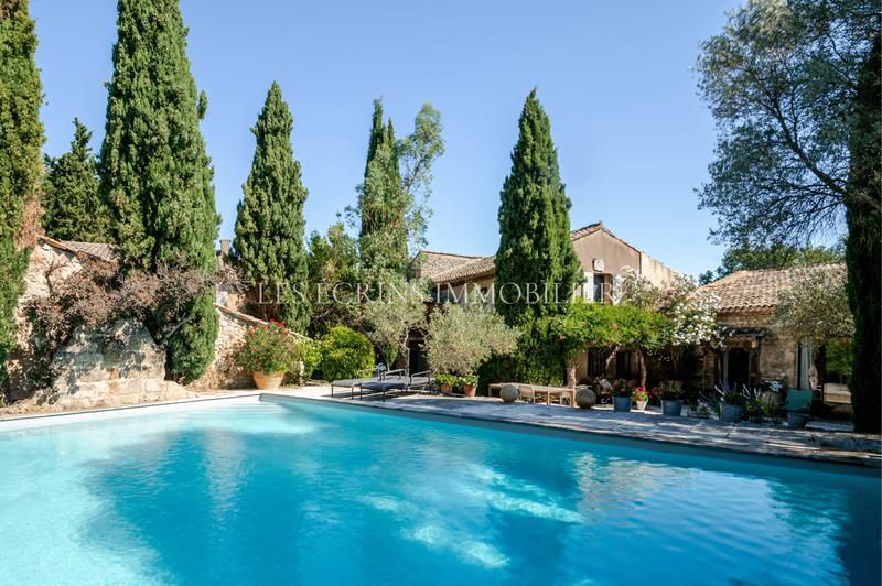 Maison - 600 m² - 8 pièces