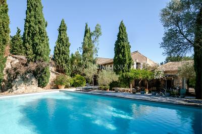 Maison - 600 m² - 8 pièces