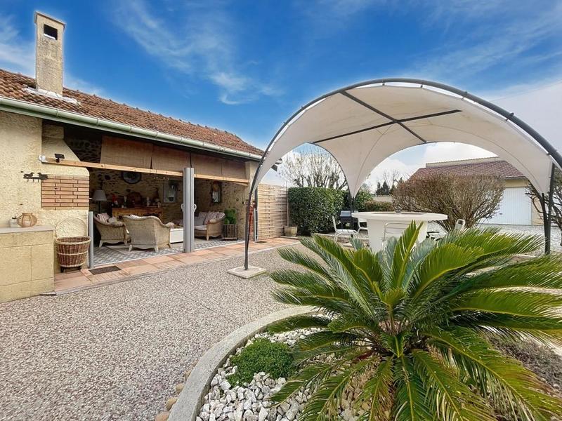 Maison - 310 m² - 11 pièces