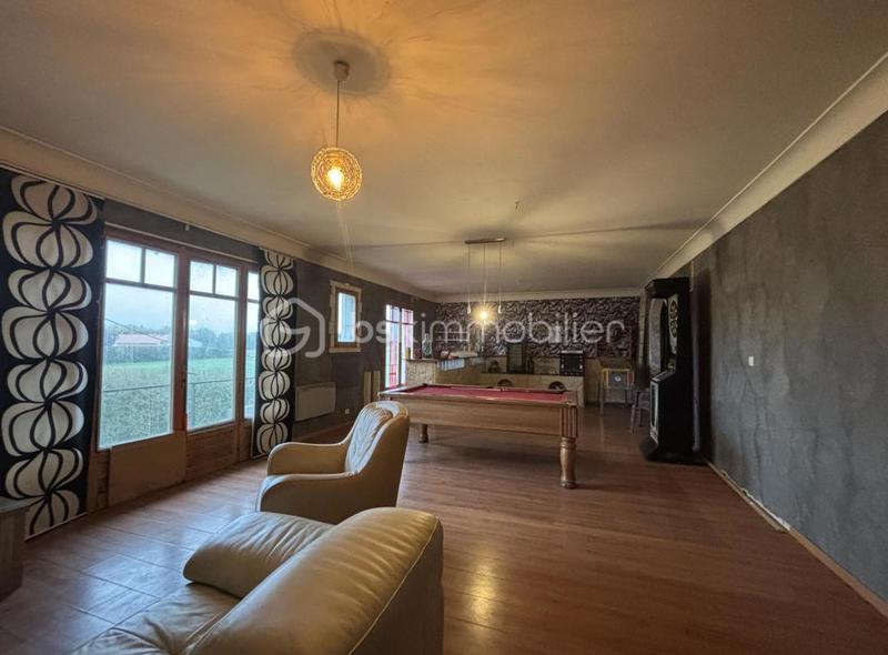 Maison - 245 m² - 7 pièces