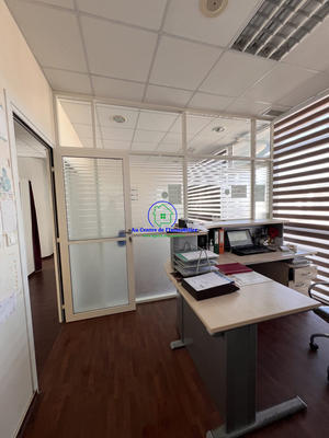 Local d'activités - 300 m² - 13 pièces