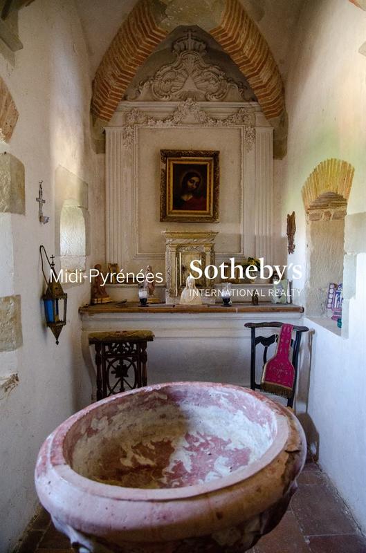 Château - 1 573 m² - 36 pièces