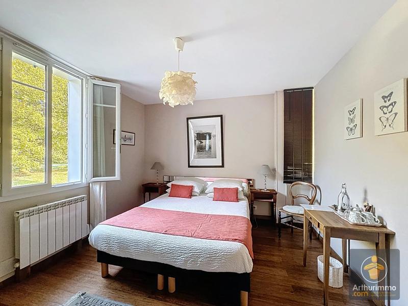 Maison - 250 m² - 7 pièces