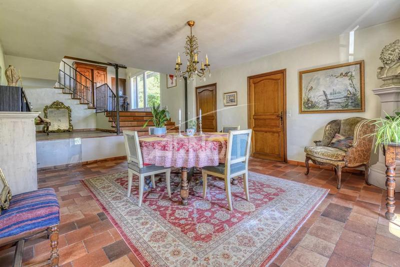 Maison - 180 m² - 7 pièces