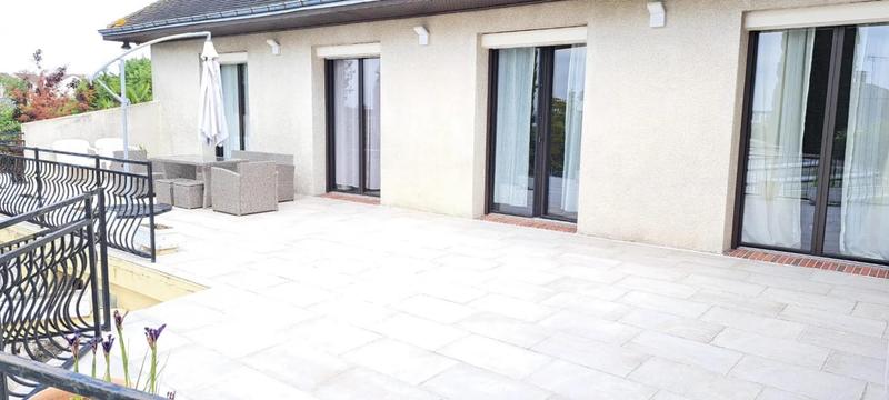 Villa - 210 m² - 9 pièces