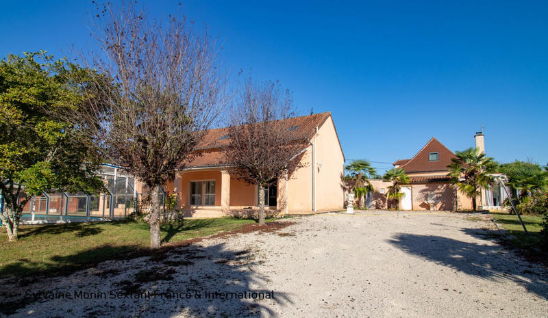 Maison - 400 m² - 14 pièces