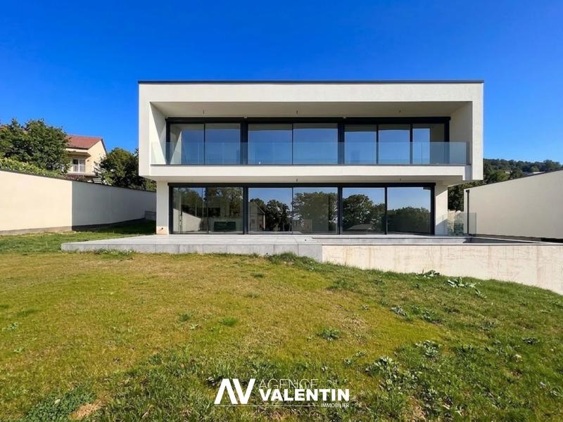 Maison - 180 m² - 6 pièces