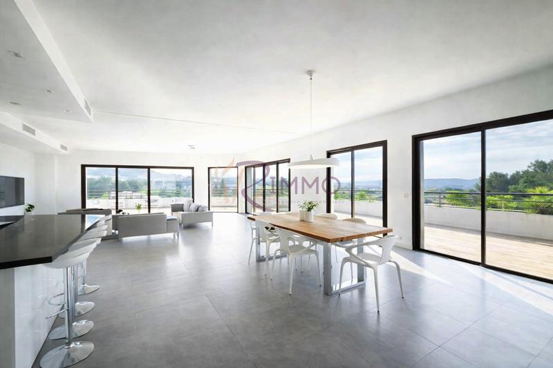 Appartement - 222 m² - 5 pièces