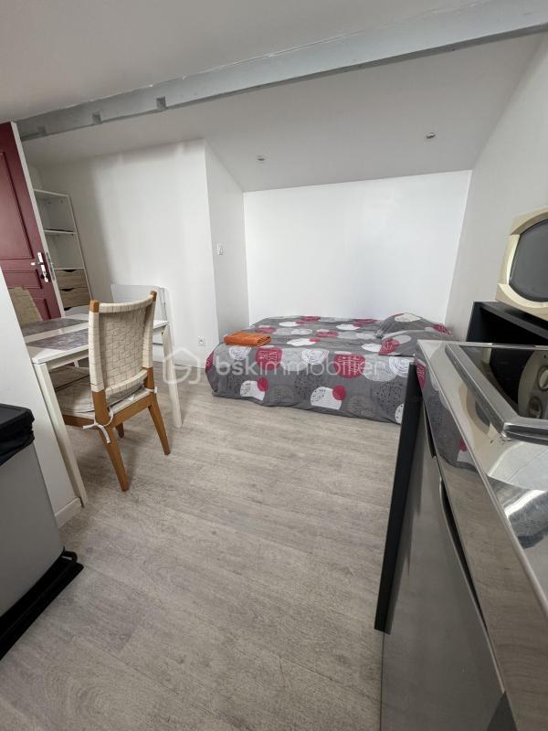 Studio - 85 m² - 4 pièces