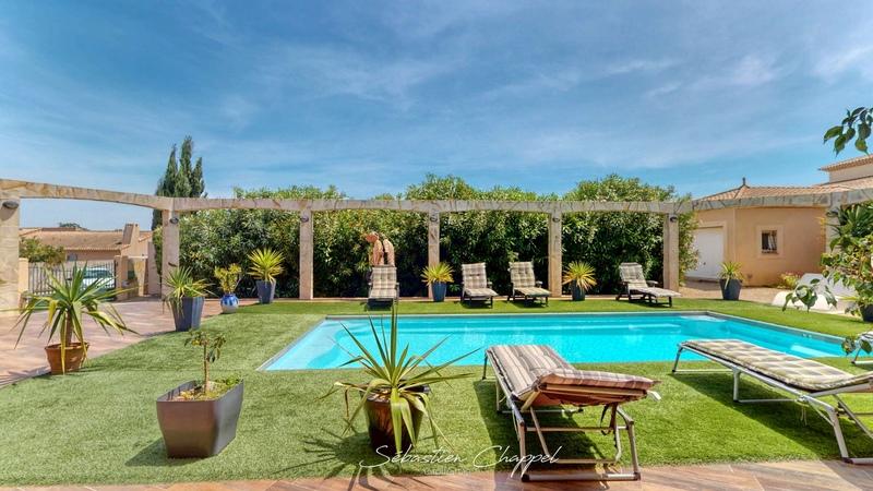 Maison - 252 m² - 10 pièces