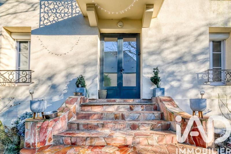 Maison - 218 m² - 9 pièces