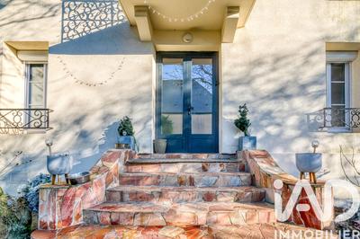 Maison - 218 m² - 9 pièces