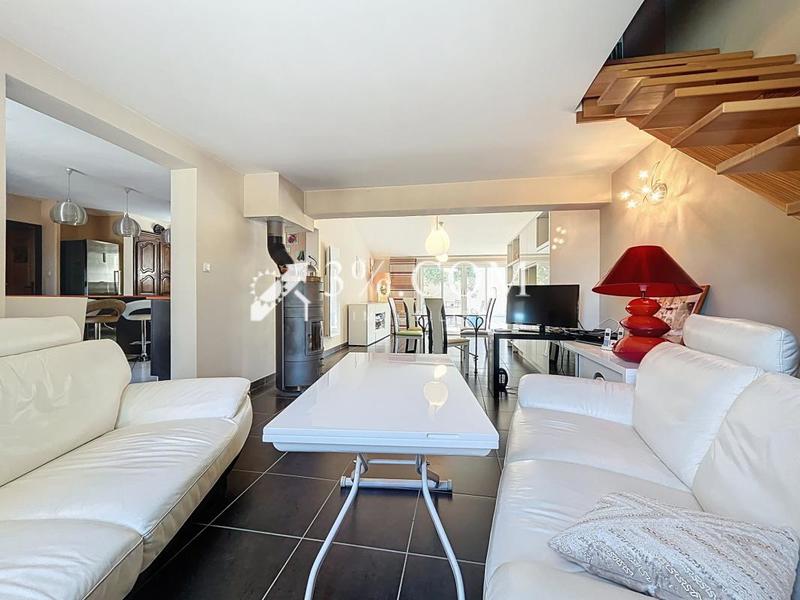 Maison - 182 m² - 8 pièces