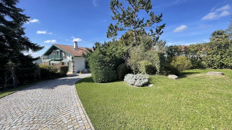 Maison - 192 m² - 6 pièces