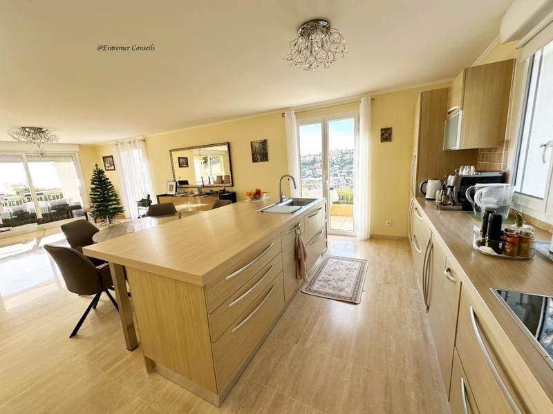 Maison - 200 m² - 6 pièces