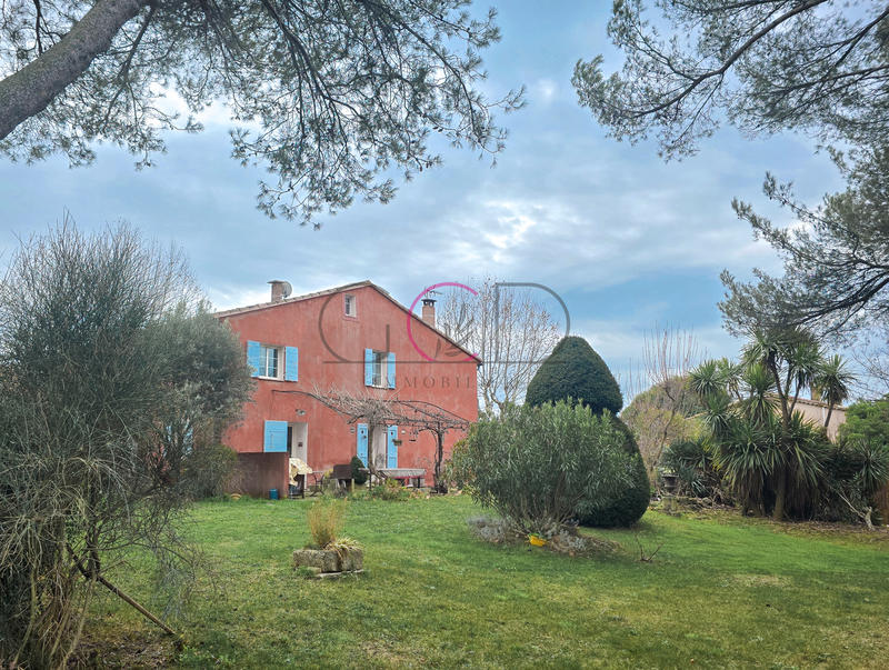 Villa - 270 m² - 6 pièces