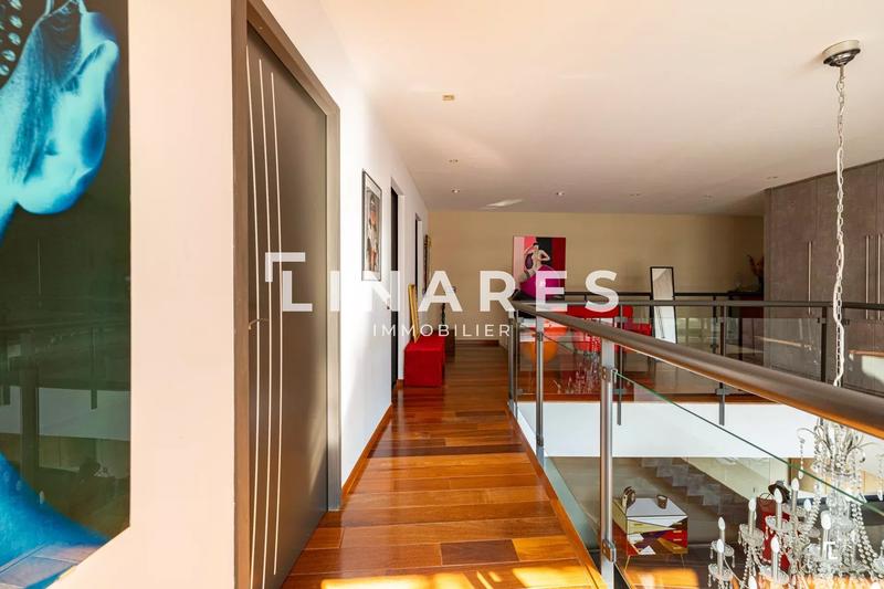 Villa - 252 m² - 6 pièces