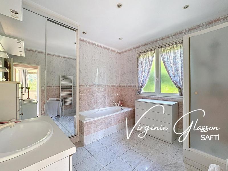 Maison - 197 m² - 7 pièces