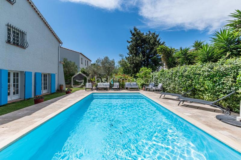 Maison - 259 m² - 9 pièces
