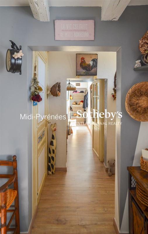 Maison - 387 m² - 11 pièces