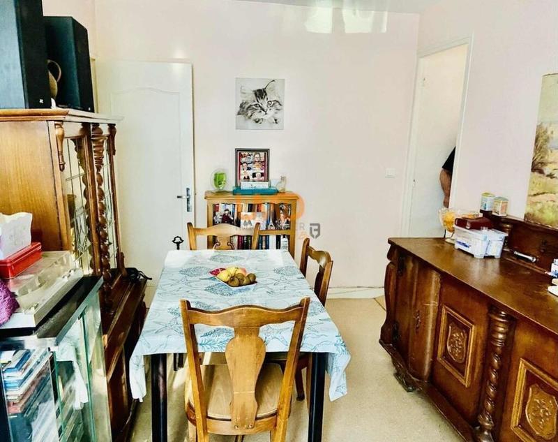 Maison - 180 m² - 11 pièces