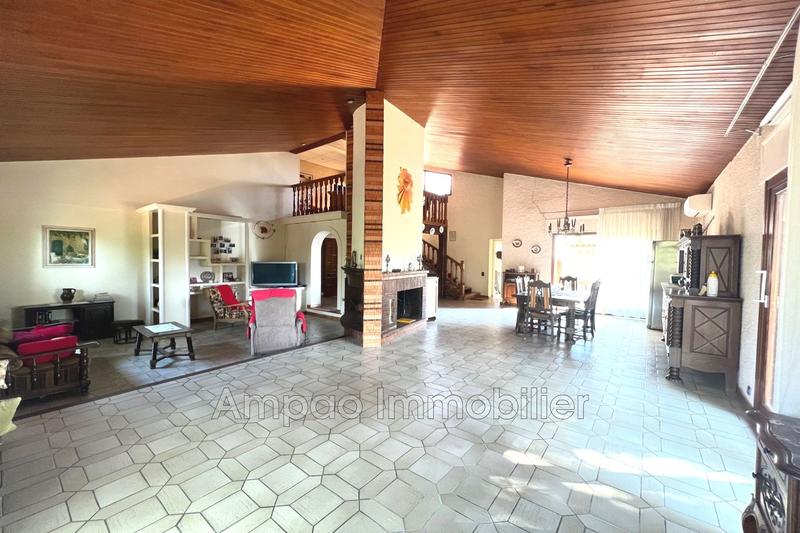 Maison - 251 m² - 6 pièces