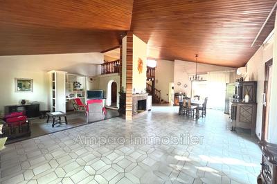 Maison - 251 m² - 6 pièces