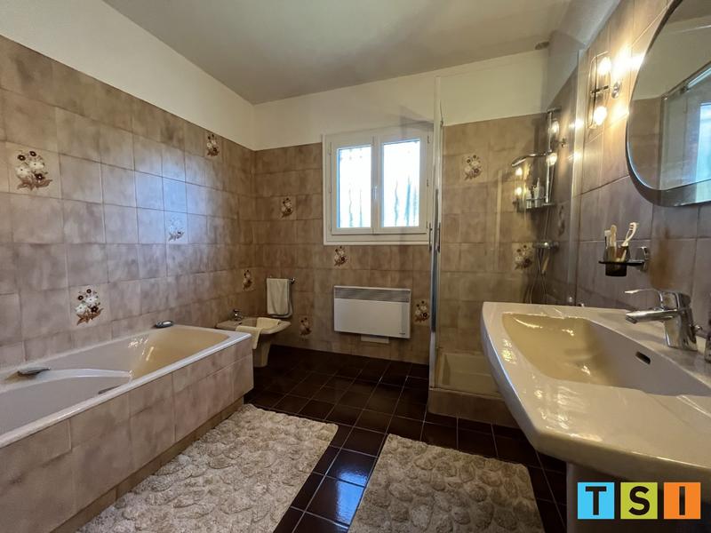 Maison - 215 m² - 7 pièces