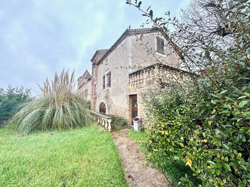 Château - 277 m² - 9 pièces
