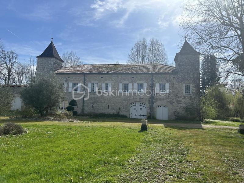Château - 897 m² - 16 pièces