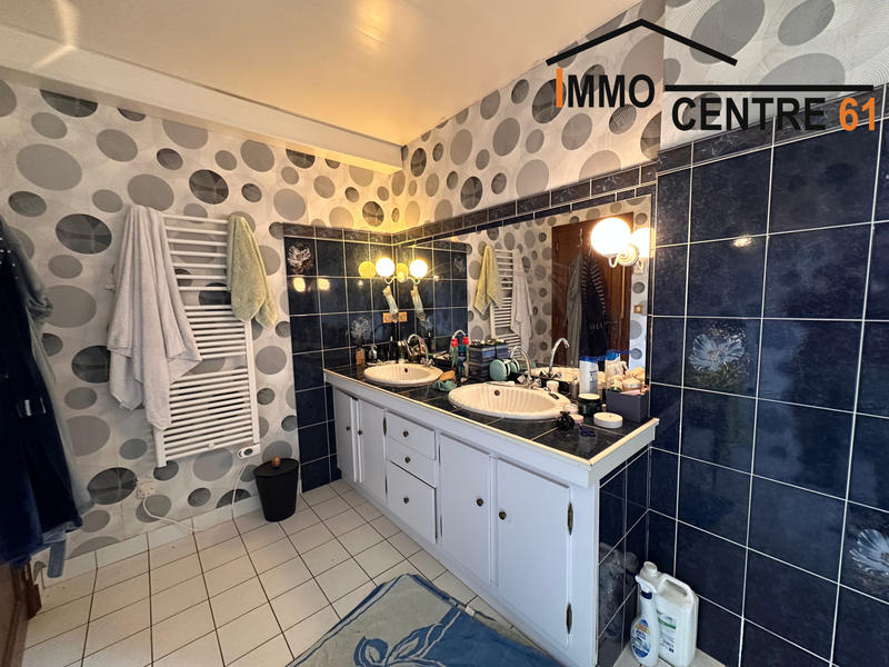 Maison - 238 m² - 10 pièces