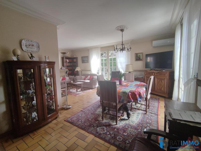 Maison traditionnelle - 195 m² - 10 pièces