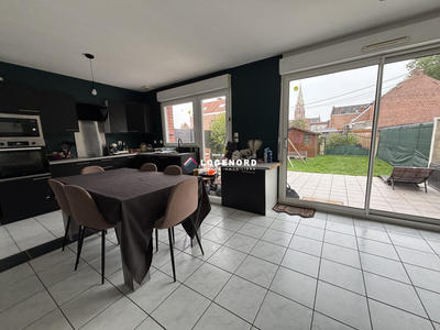 Maison - 96 m² - 5 pièces